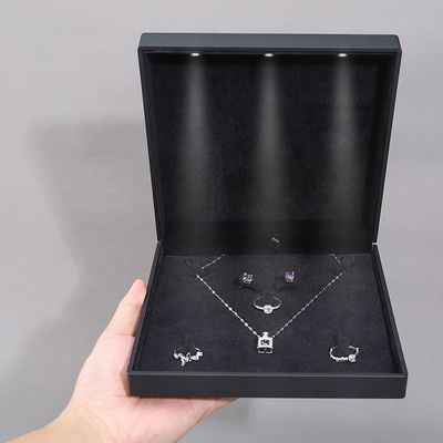 購入 オーダーメイド 防摩擦 LED 宝石箱 豪華 ペンダント 包装 セット 柔らかい ベルベット コーナー online manufacture