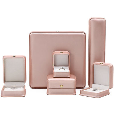 購入 カスタムロゴ 宝石箱 ローズゴールド 革の王冠 デザイン 指輪 耳飾り ネックレス online manufacture