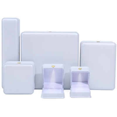 オーダーメイド ロゴ 豪華 宝石 梱包箱 最新の長方形 ホワイト ピアノ ペイント LED リング 宝石 箱