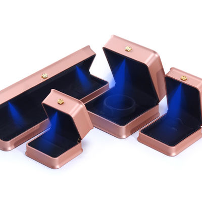 LEDライトとプラスチックベールベット素材のカスタムラグジュアリー王冠宝石パッケージボックス