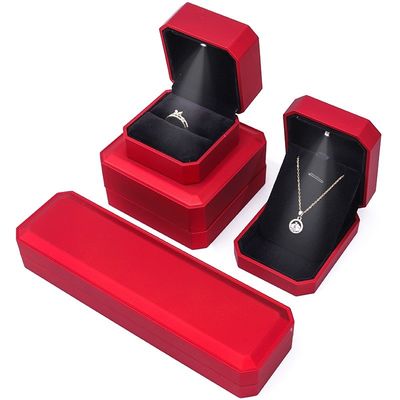 LEDライトとカスタムロゴの豪華ジュエリーディスプレイボックス レッドペイント 10*10*5cm