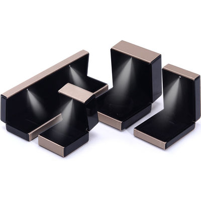 9*9*5cm長方形 ハンホング カスタム ゴールド ネックレス ブレスレットとリング LED 宝石パッケージボックス