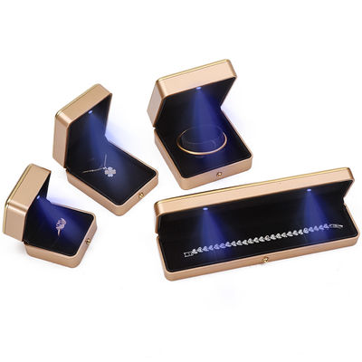 オーダーメイド ロゴ ライト ゴールド LED 宝石箱 ブレスレット ネックレス イヤリング リング 梱包