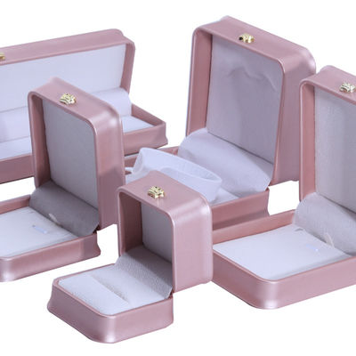 購入 高級ゴールドクラウンデザイン PU革 宝石 包装箱 ブレスレット ネックレスリング online manufacture