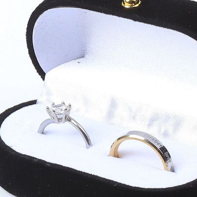 パーソナライズされた オーダーメイド ブラック ベルヴェット 宝石 包装 結婚式 婚約 双指輪 高級 宝石 箱