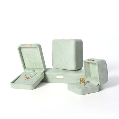 八角形ライトグリーンベルベットジュエリーボックス カスタマイズ可能なフリップジュエリーボックス ゴールデンパッチ付き