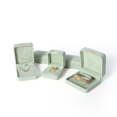 八角形ライトグリーンベルベットジュエリーボックス カスタマイズ可能なフリップジュエリーボックス ゴールデンパッチ付き