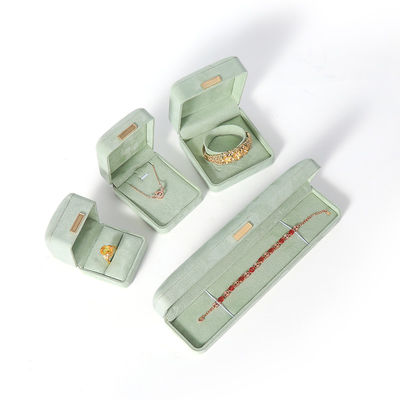 八角形ライトグリーンベルベットジュエリーボックス カスタマイズ可能なフリップジュエリーボックス ゴールデンパッチ付き