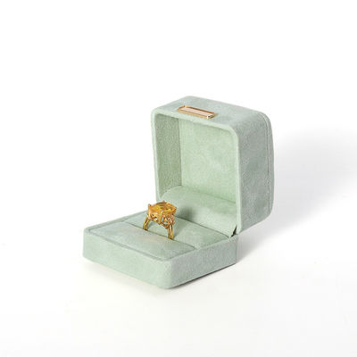 八角形ライトグリーンベルベットジュエリーボックス カスタマイズ可能なフリップジュエリーボックス ゴールデンパッチ付き