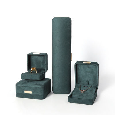 八角形アーミーグリーンベルベットジュエリーボックス カスタマイズ可能なフリップジュエリーボックス 金色のパッチ付き