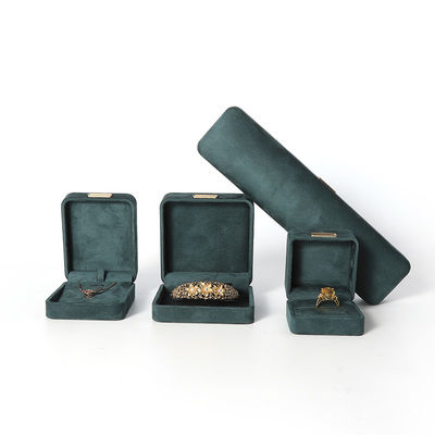 八角形アーミーグリーンベルベットジュエリーボックス カスタマイズ可能なフリップジュエリーボックス 金色のパッチ付き