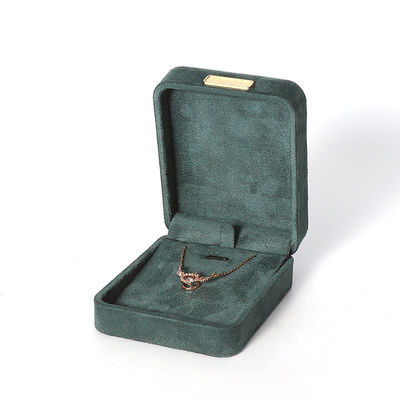 八角形アーミーグリーンベルベットジュエリーボックス カスタマイズ可能なフリップジュエリーボックス 金色のパッチ付き