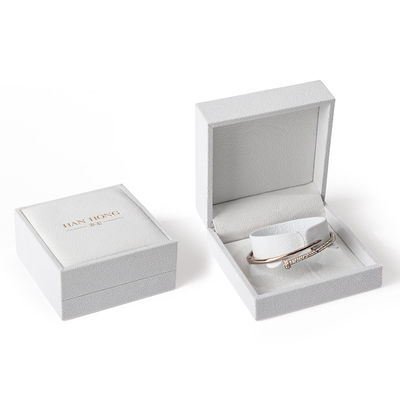 高級のベールベットの白い四角い宝石箱 ブレスレット ネックレスリングの包装