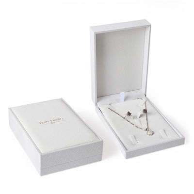 高級のベールベットの白い四角い宝石箱 ブレスレット ネックレスリングの包装