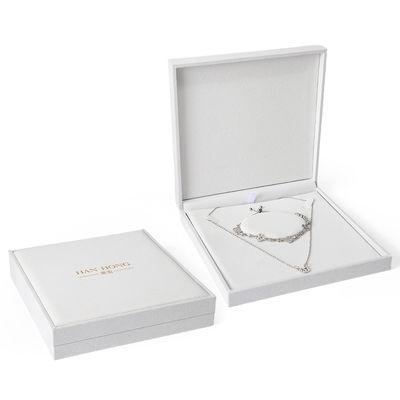 高級のベールベットの白い四角い宝石箱 ブレスレット ネックレスリングの包装