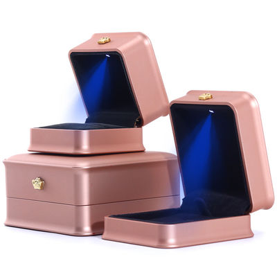 LEDライトとプラスチックベールベット素材のカスタムラグジュアリー王冠宝石パッケージボックス